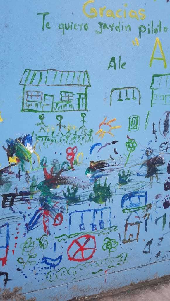 Niños pintan paredes del Jardín Piloto 297 en aniversario de la educación inicial en el Perú