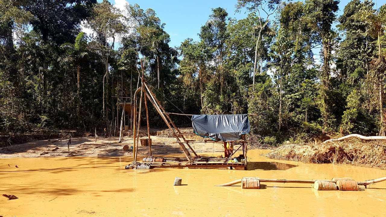 Tambopata: embarcación trasladaba motores, combustibles y equipos de mineros ilegales