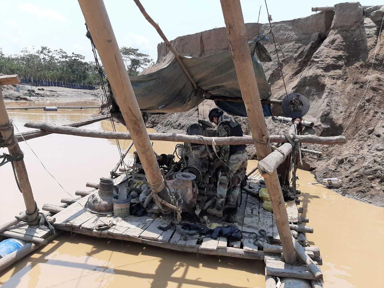 Tambopata: 18 motores y maquinaria de mineros ilegales son interdictados en Zona de Reserva