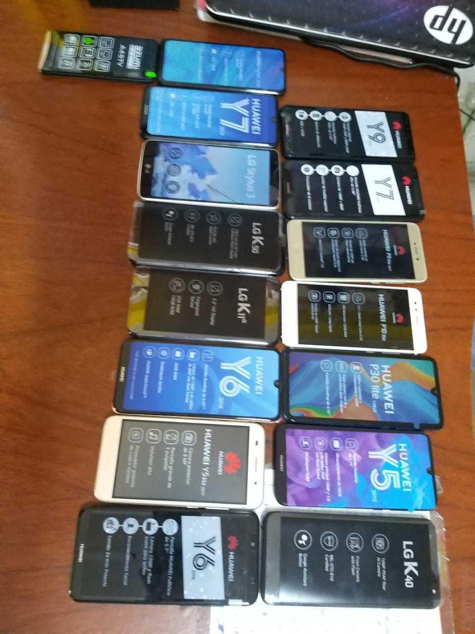 Durante el operativo se incautaron 150 equipos móviles de alta gama de diferentes marcas y modelos. Foto: difusión