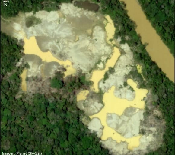 Imagen de alta resolución de la reciente deforestación por minería ilegal de oro en el río Pariamanu. Fuente: Planet (Skysat) / MAAP.