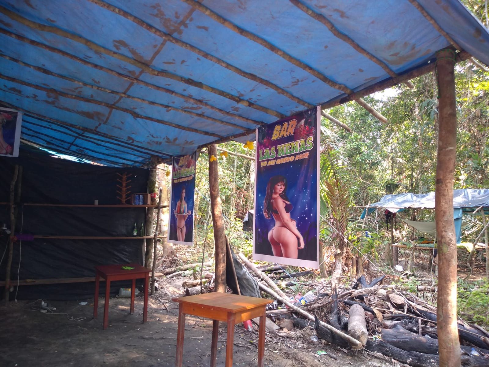 Bares como este donde se ejerce la prostitución clandestina han sido intervenidos durante las últimas interdicciones contra la minería ilegal en el Pariamanu. Foto: FEMA.
