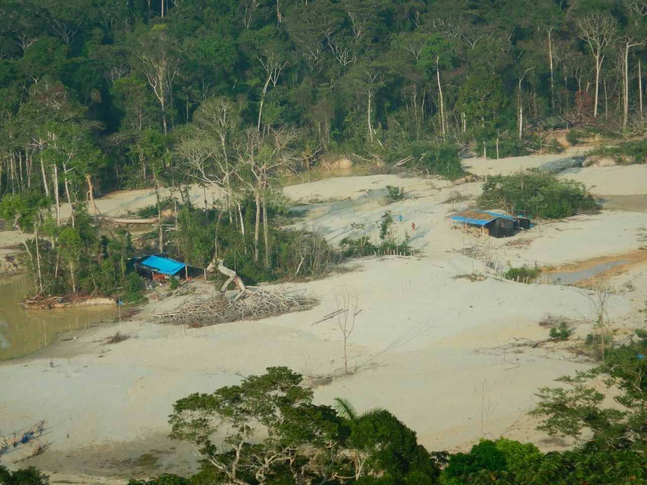 Los enclaves mineros en torno al río Pariamanu se han extendido hasta el sector denominado Boca Pariamarca. Foto: FEMA.