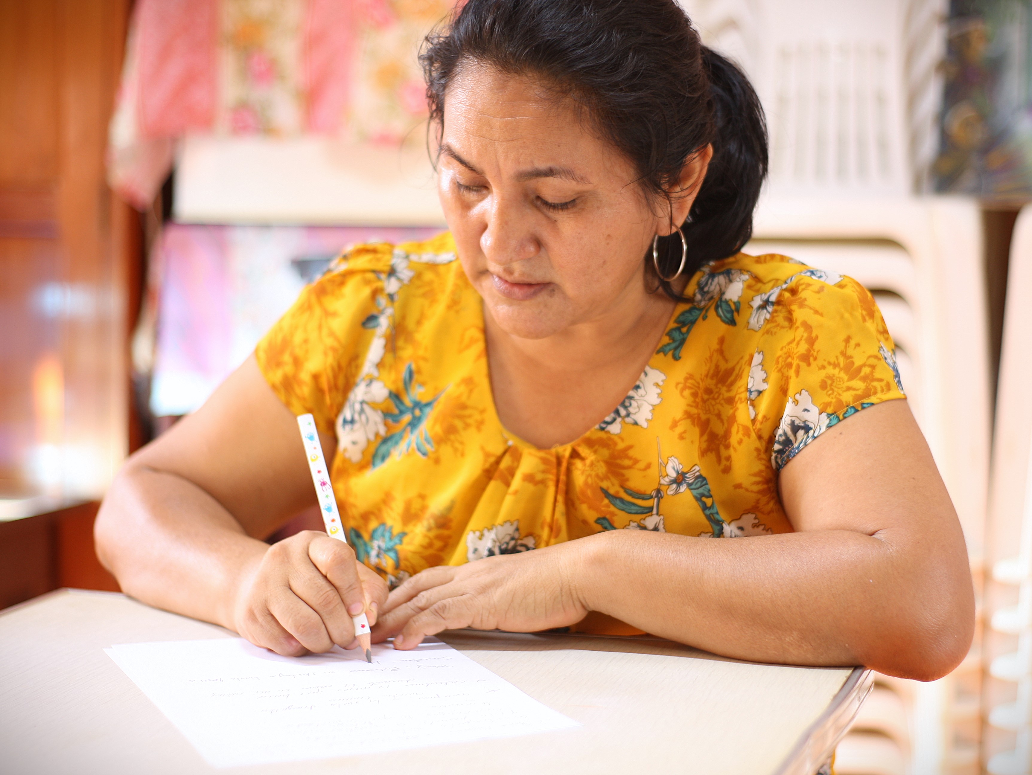 Maribel Carase durante los talleres para la realización del libro. Foto: difusión