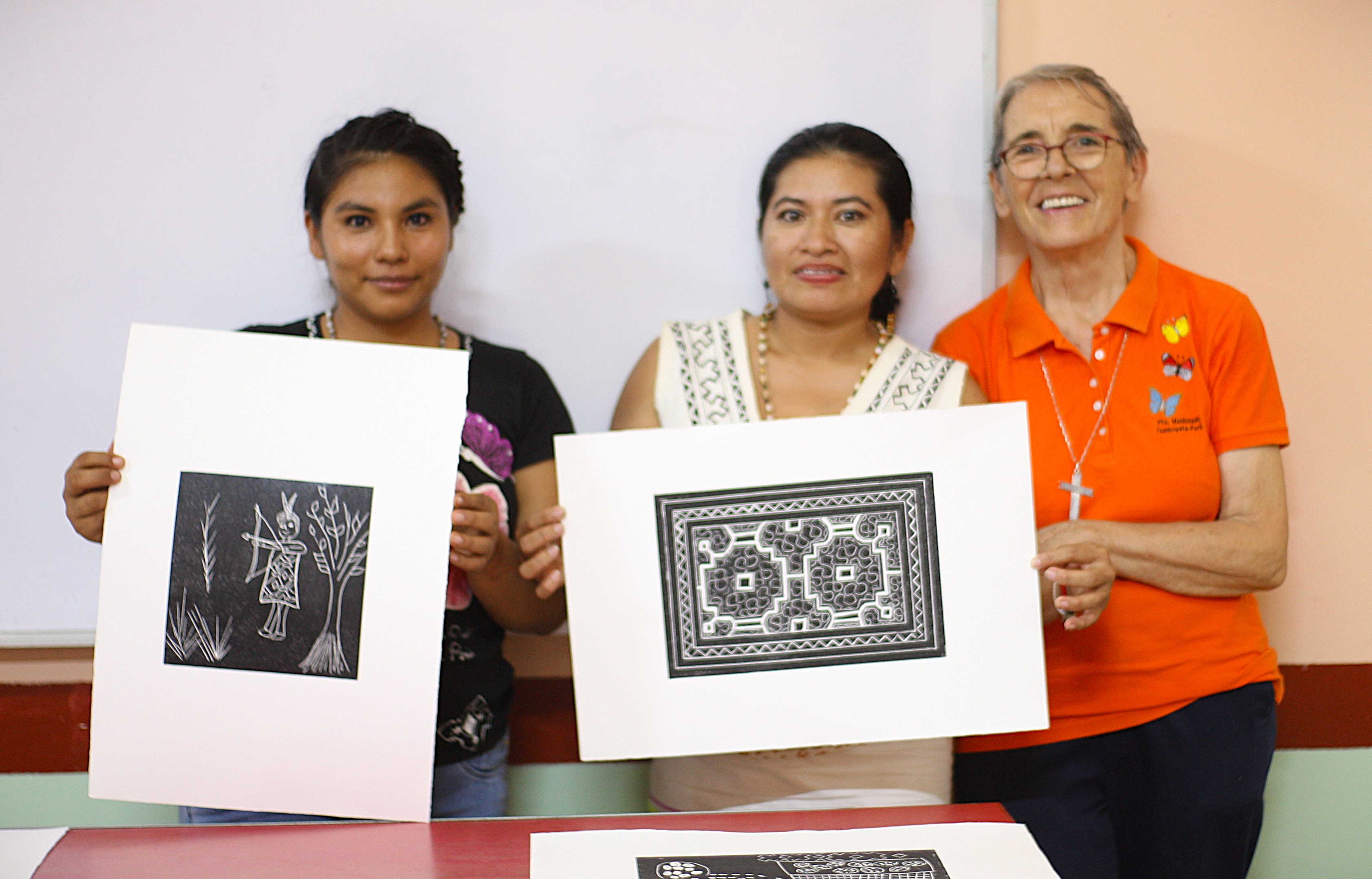 Las autoras del libro junto a la Hna. Lourdes Pérez. Foto: difusión