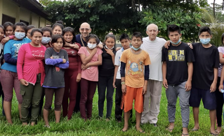 Estudiantes del internado en Shintuya, Madre de Dios. Foto: Selvas Amazónicos