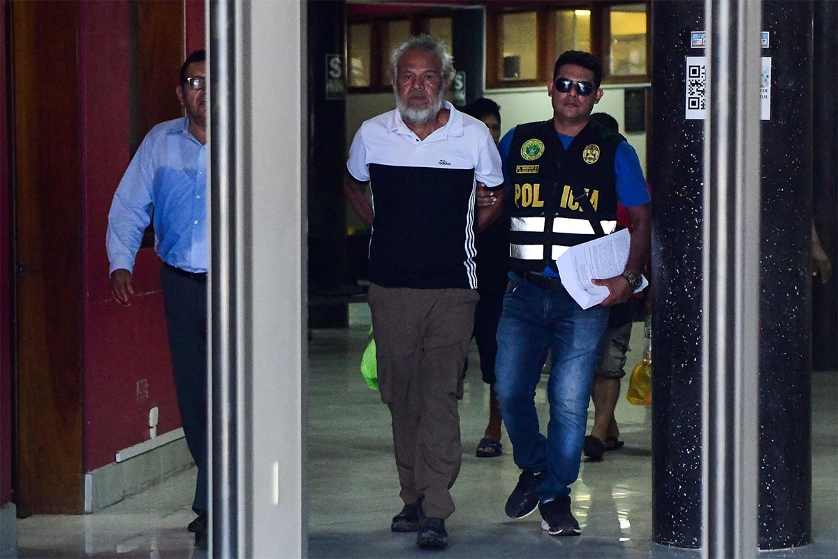 José Carlos Estrada Huayta detenido por personal de la Policía peruana. Foto: Santiago Romaní